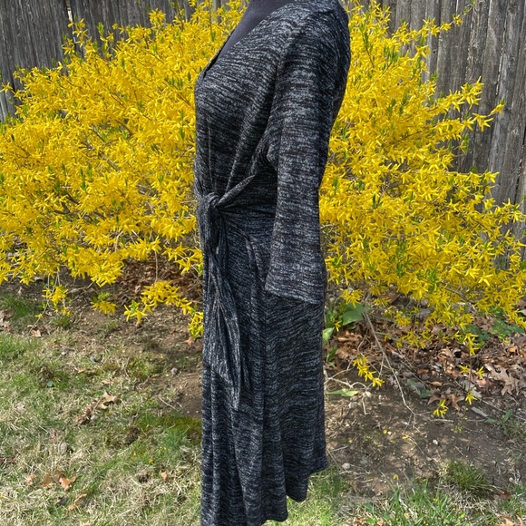 Front tie Maternity dress EUC!! - Picture 2 of 6